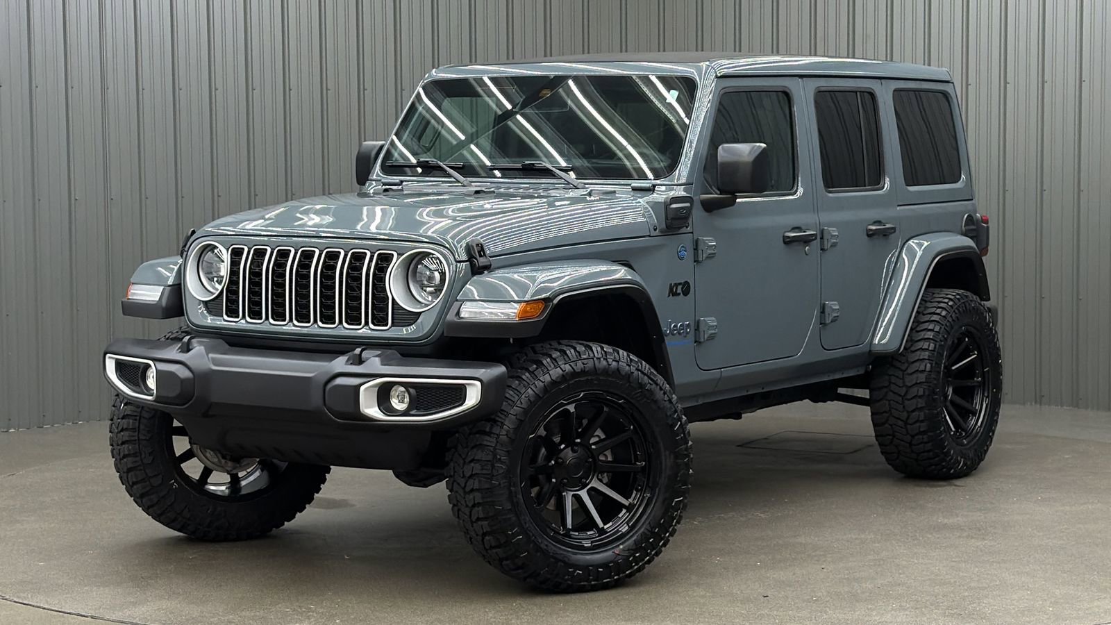 Used 2025 Jeep Wrangler Unlimited Sahara w/ Safety Group AWD/4WD image 1