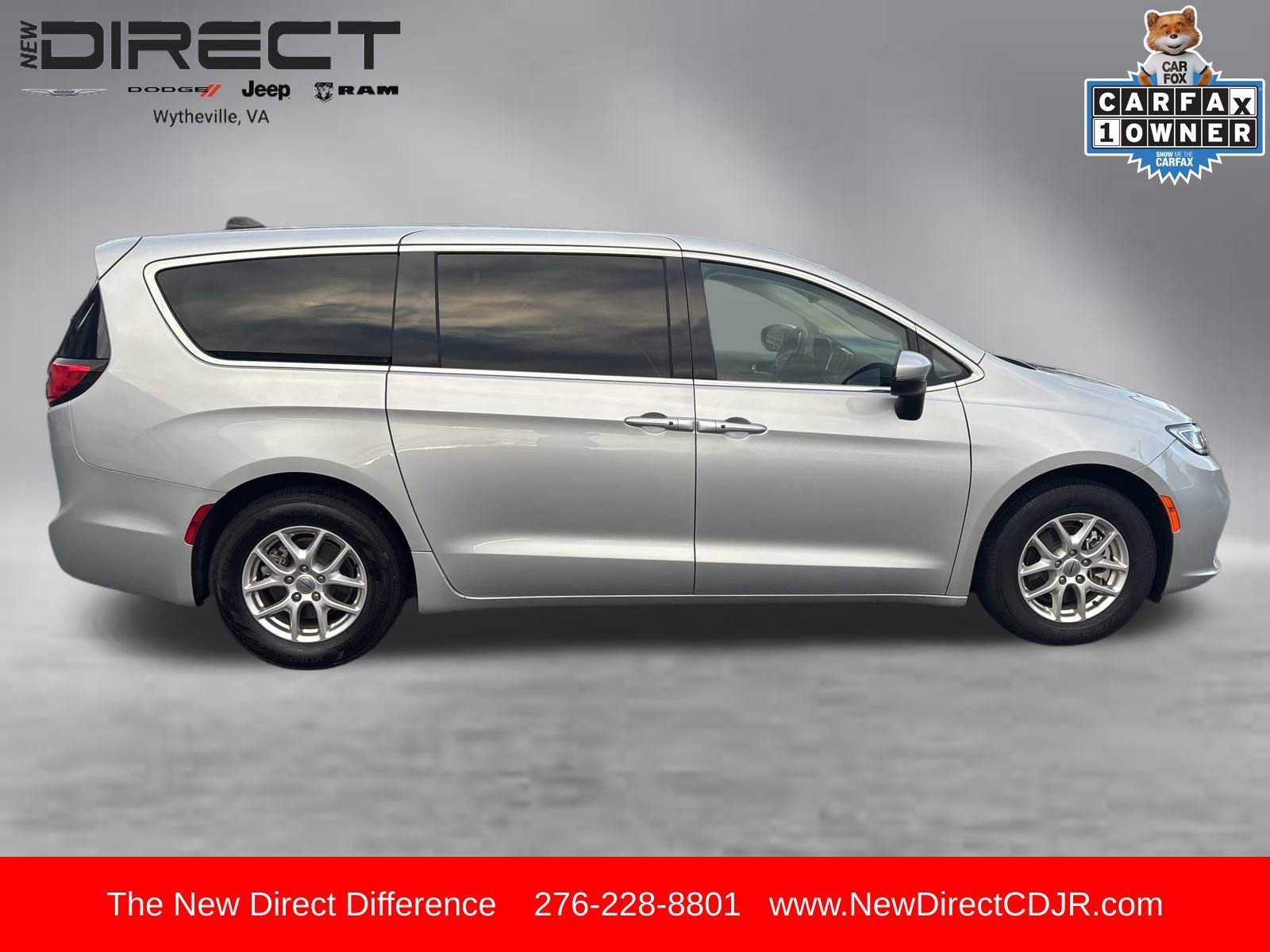 Used 2023 Chrysler Pacifica Touring-L image 7