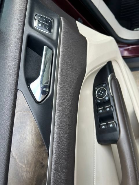 Used 2017 Lincoln MKC Reserve w/ Lincoln MKC Climate Package FWD image 11