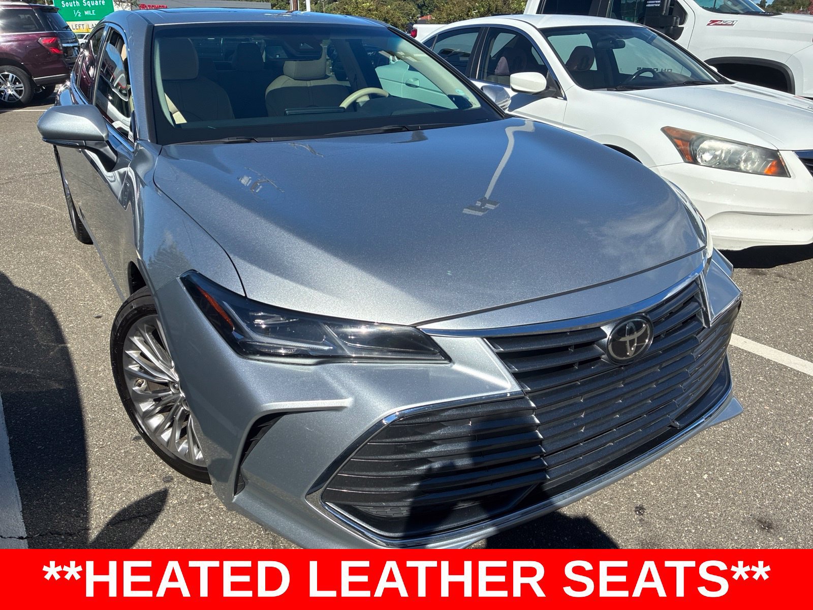 Used 2019 Toyota Avalon Limited FWD image 2