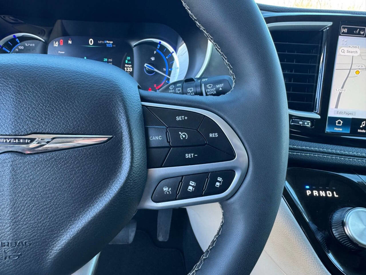 Used 2024 Chrysler Pacifica Limited image 21