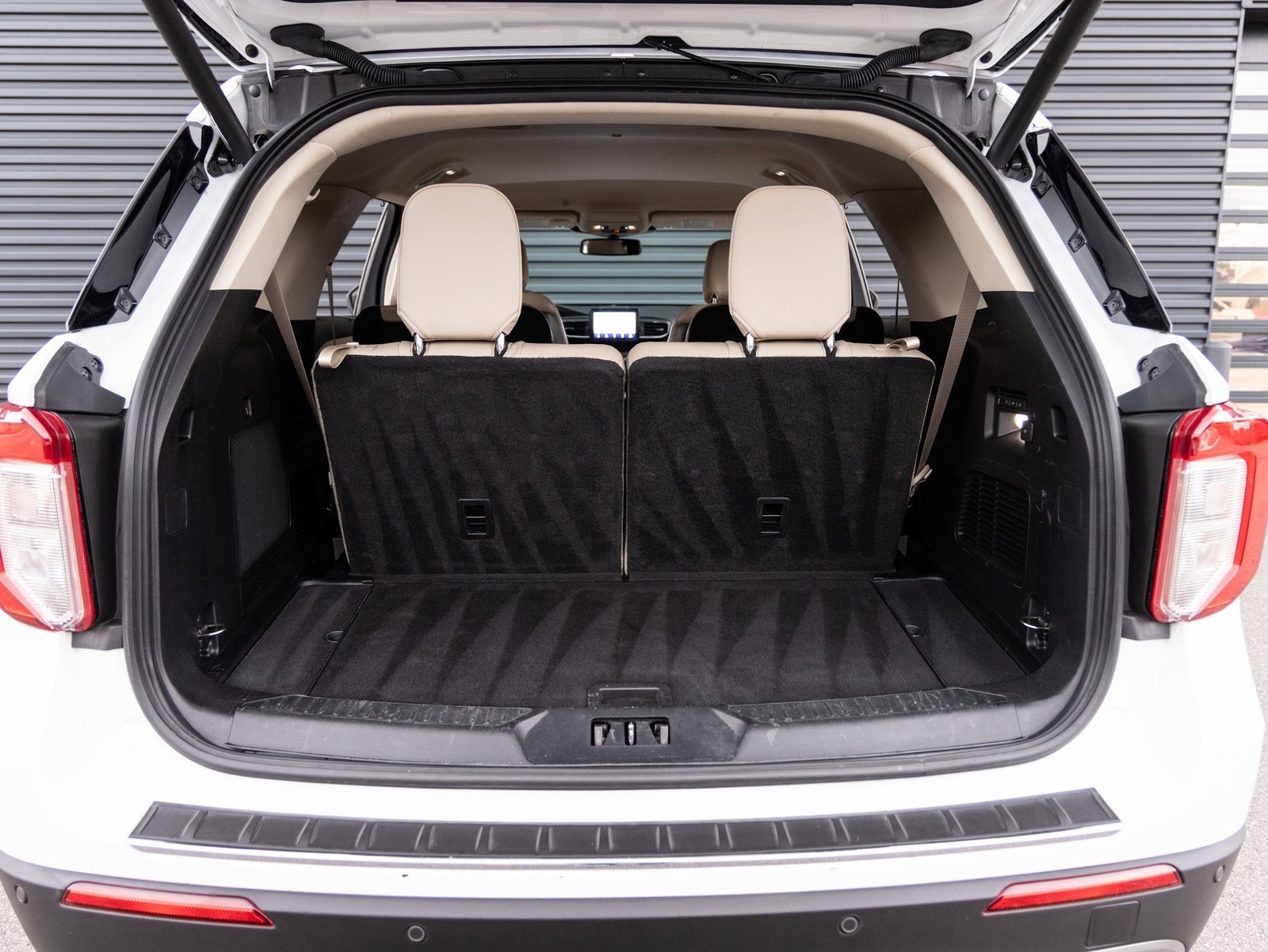 Used 2020 Ford Explorer Limited w/ Hybrid Equipment Group 310A image 28