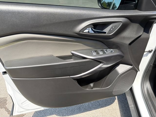 Used 2025 Chevrolet Trax ACTIV w/ Sunroof Package FWD image 18