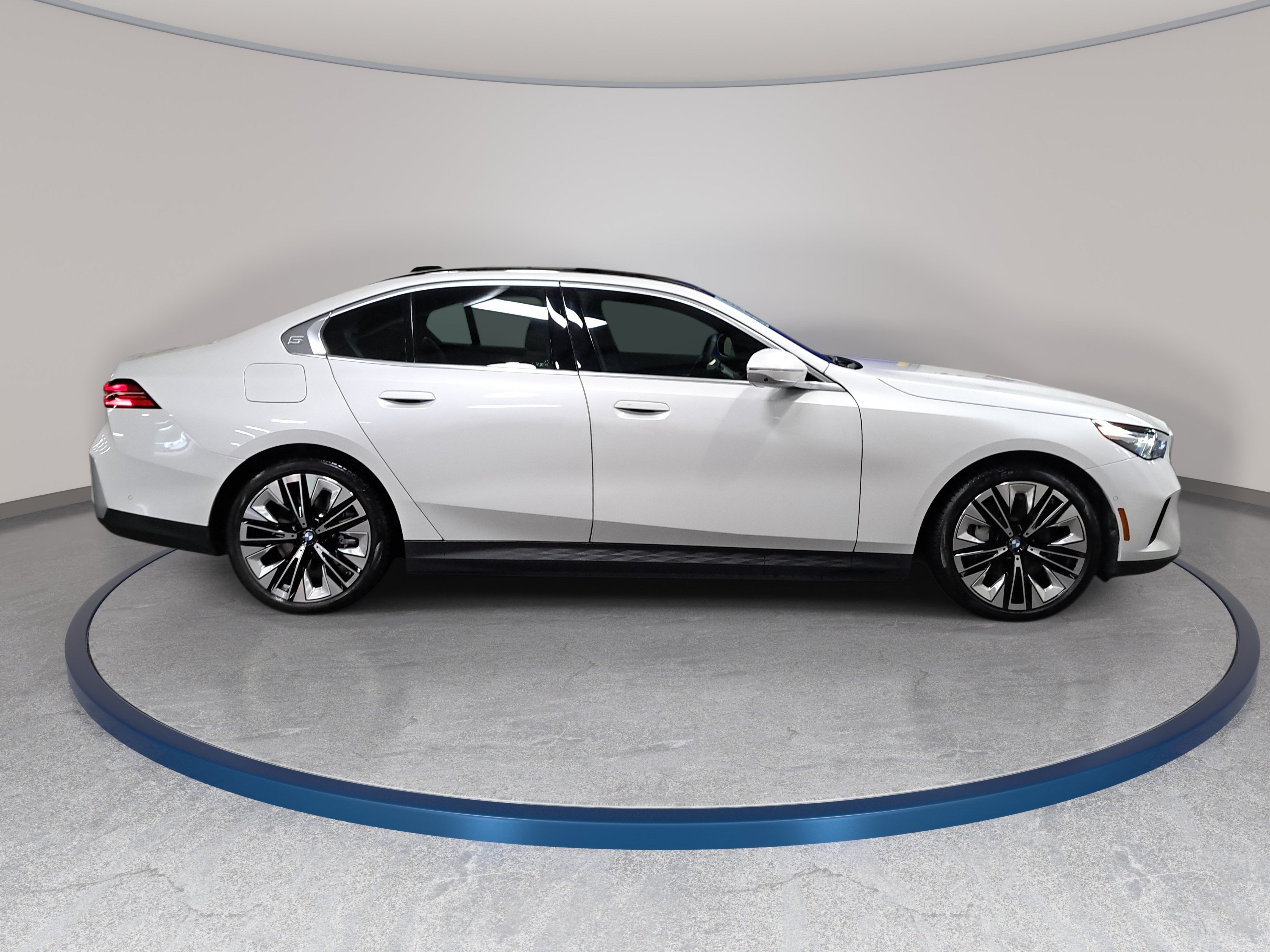 Used 2026 BMW i5 eDrive40 RWD image 5