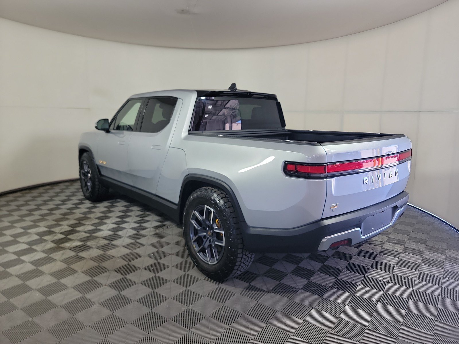 Used 2022 Rivian R1T Adventure AWD/4WD image 37