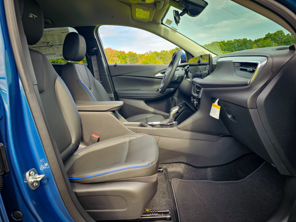 New 2026 Buick Encore GX Sport Touring AWD/4WD image 38