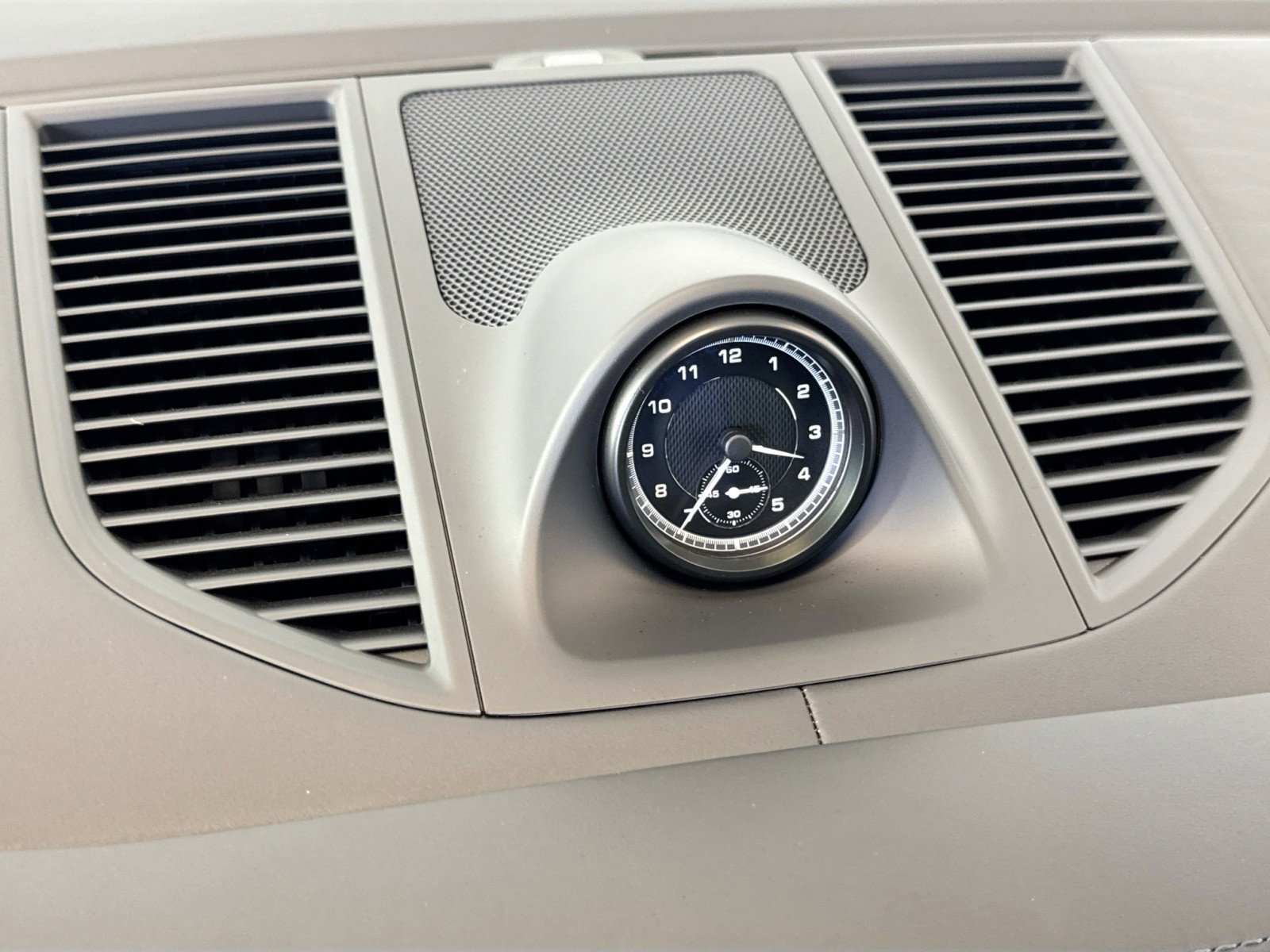 Used 2025 Porsche Macan image 30