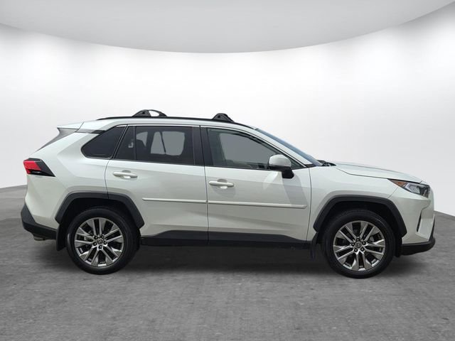 Used 2021 Toyota RAV4 XLE Premium image 2