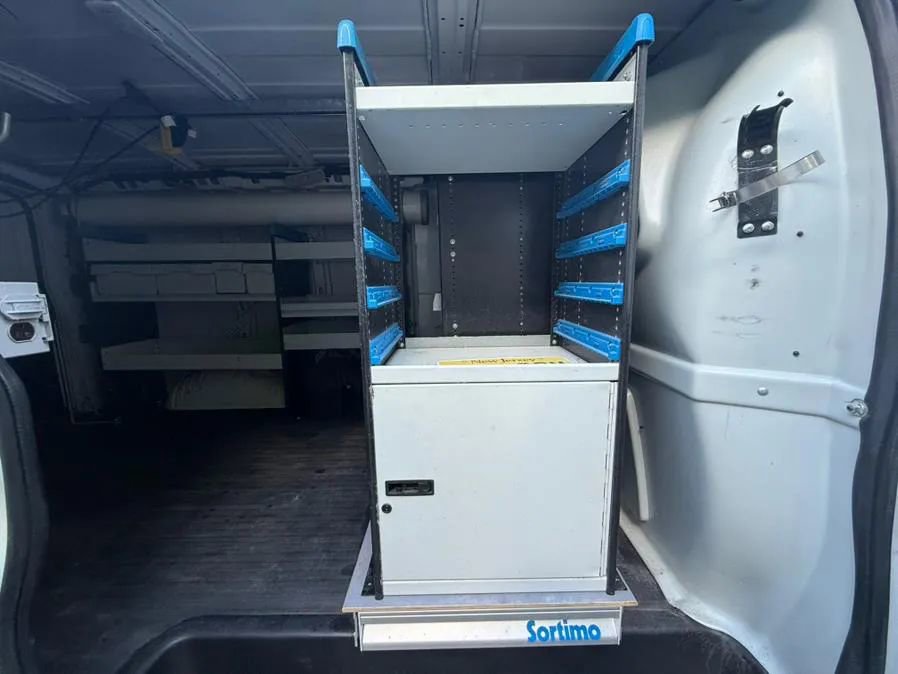 Used 2015 Chevrolet Express 2500 image 17