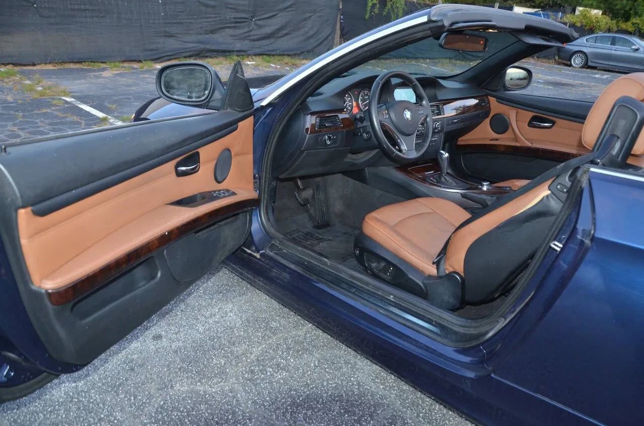 Used 2013 BMW 328i Convertible image 33