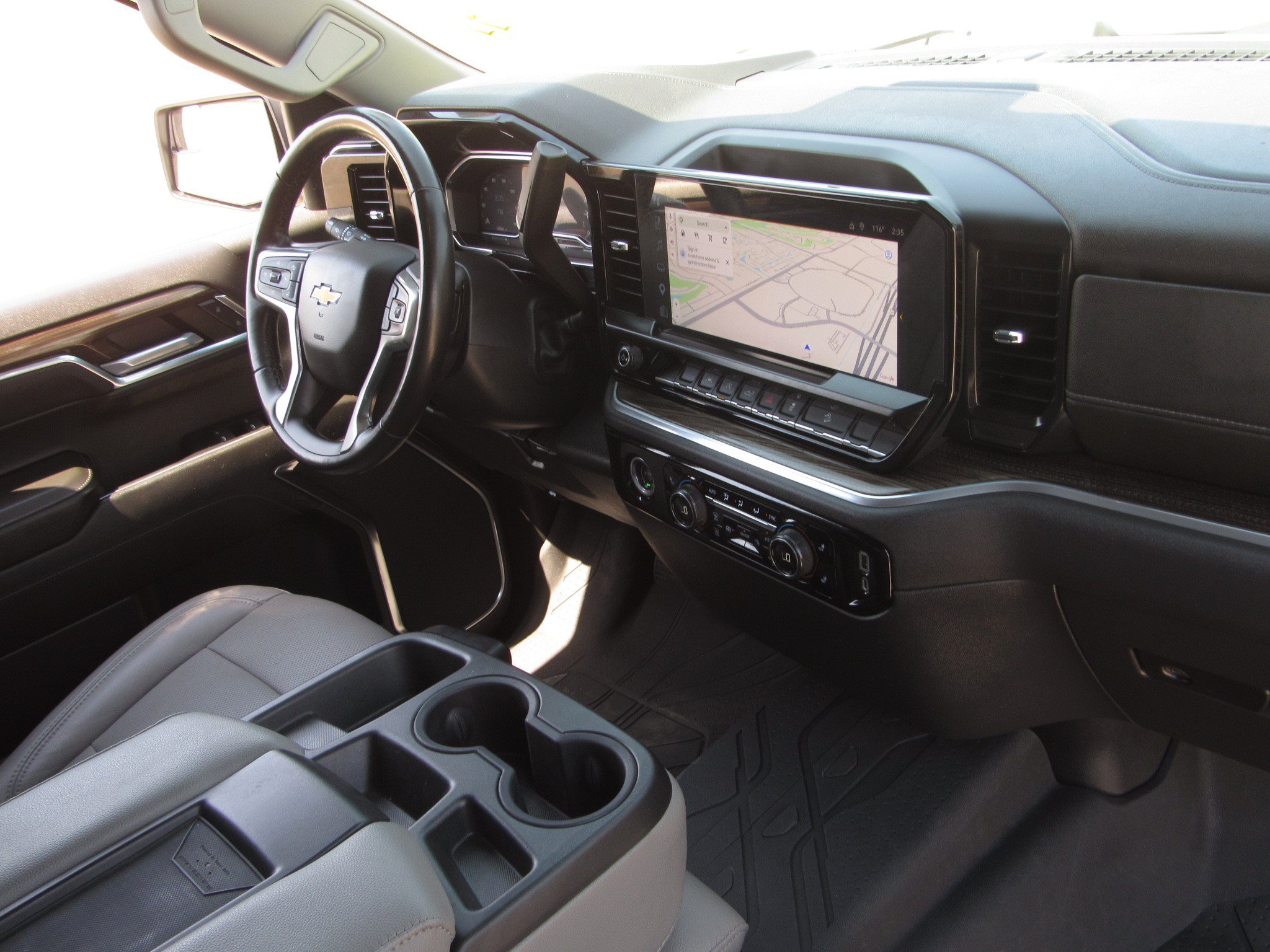 Used 2022 Chevrolet Silverado 1500 LT w/ Z71 Off-Road Package AWD/4WD image 10
