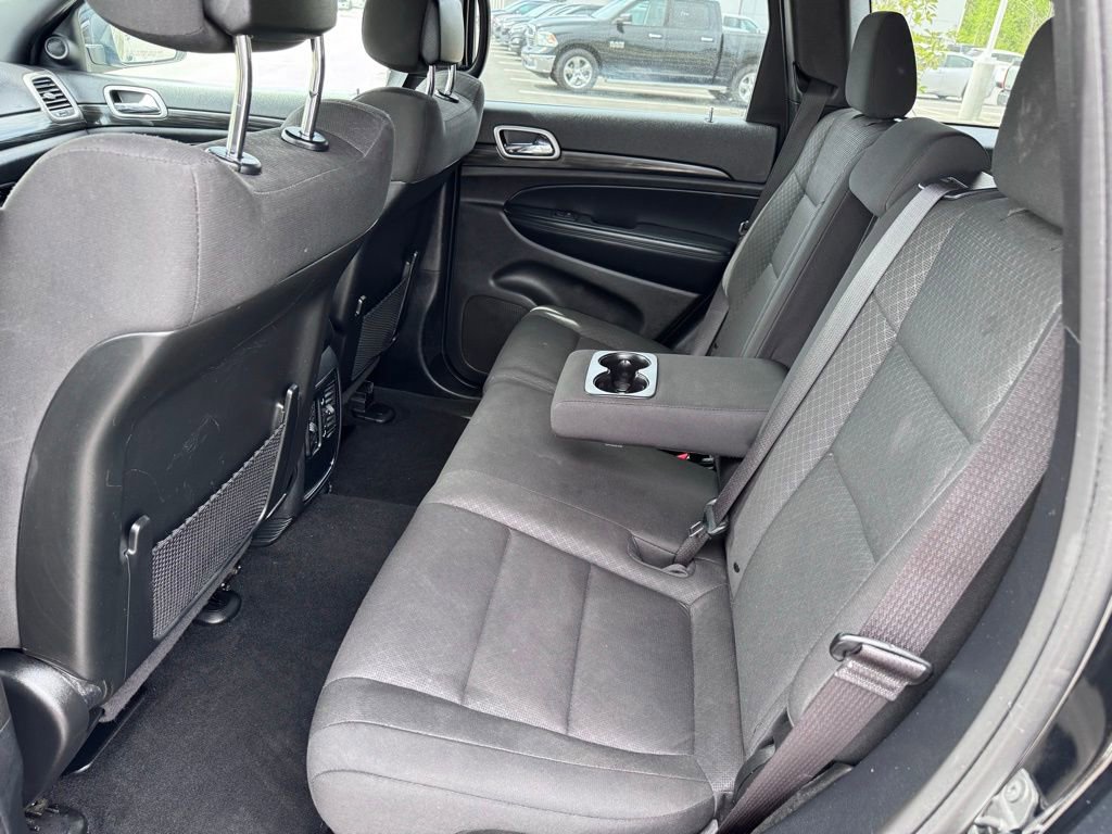Used 2020 Jeep Grand Cherokee Laredo AWD/4WD image 29