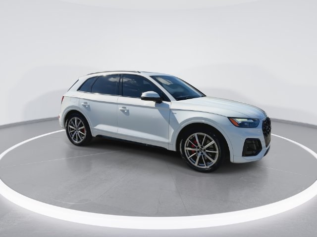 Used 2024 Audi Q5 e Premium Plus w/ Premium Plus Package AWD/4WD image 2