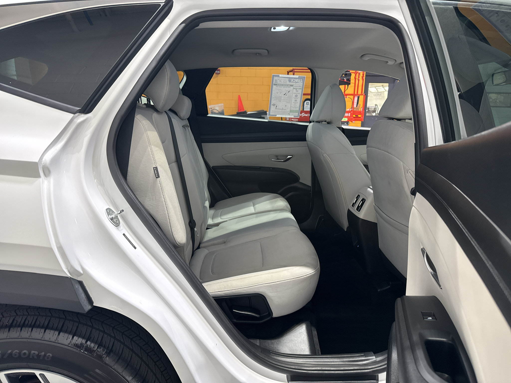 Used 2025 Hyundai Tucson SEL FWD image 19