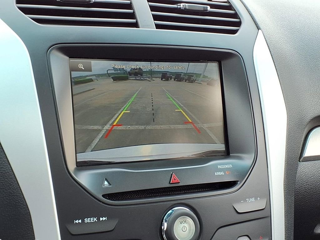 Used 2015 Ford Explorer XLT w/ Equipment Group 202B FWD image 14