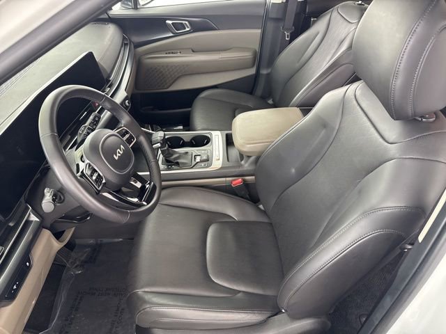 Used 2025 Kia Carnival image 25