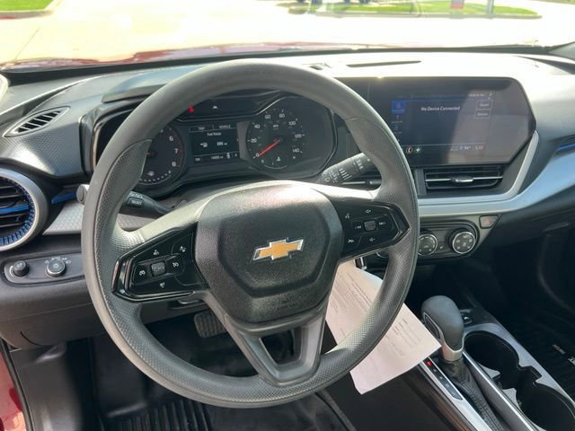 Used 2025 Chevrolet Trax LS w/ LS Convenience Package FWD image 8