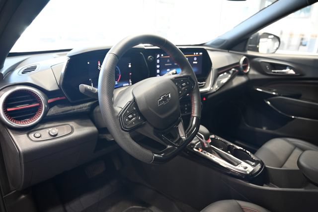 Used 2025 Chevrolet Trax RS w/ Sunroof Package FWD image 20