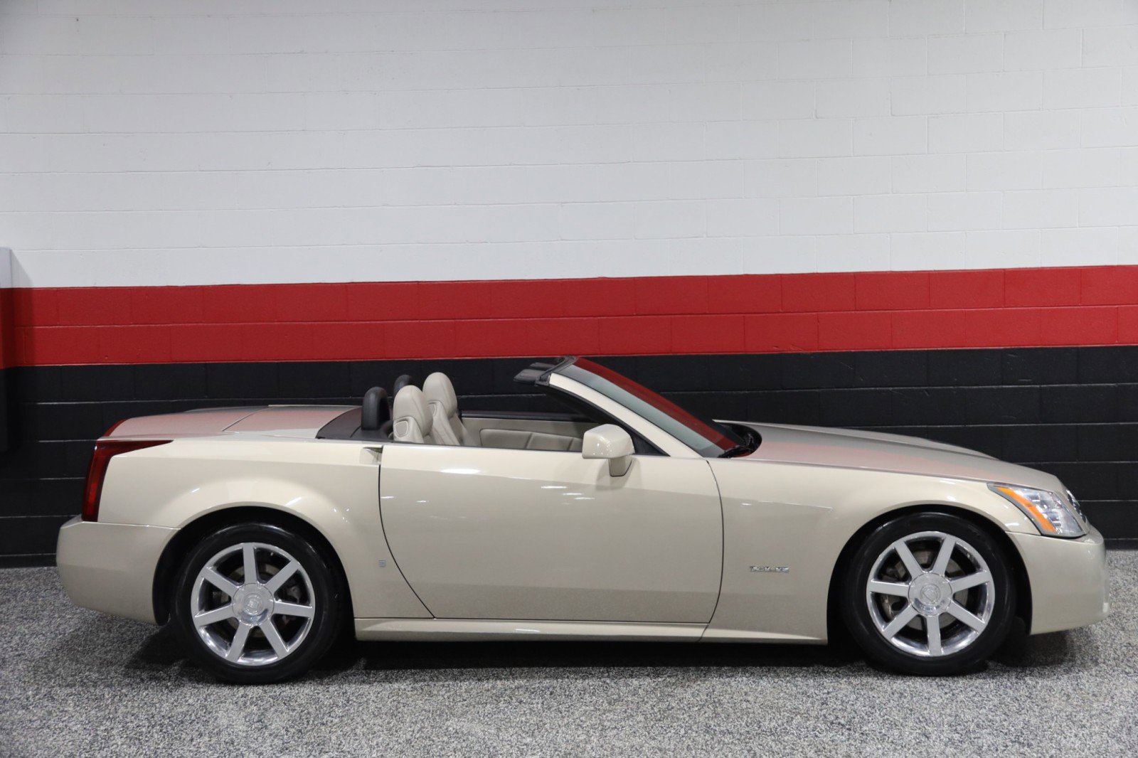 Used 2006 Cadillac XLR 2dr Convertible image 7