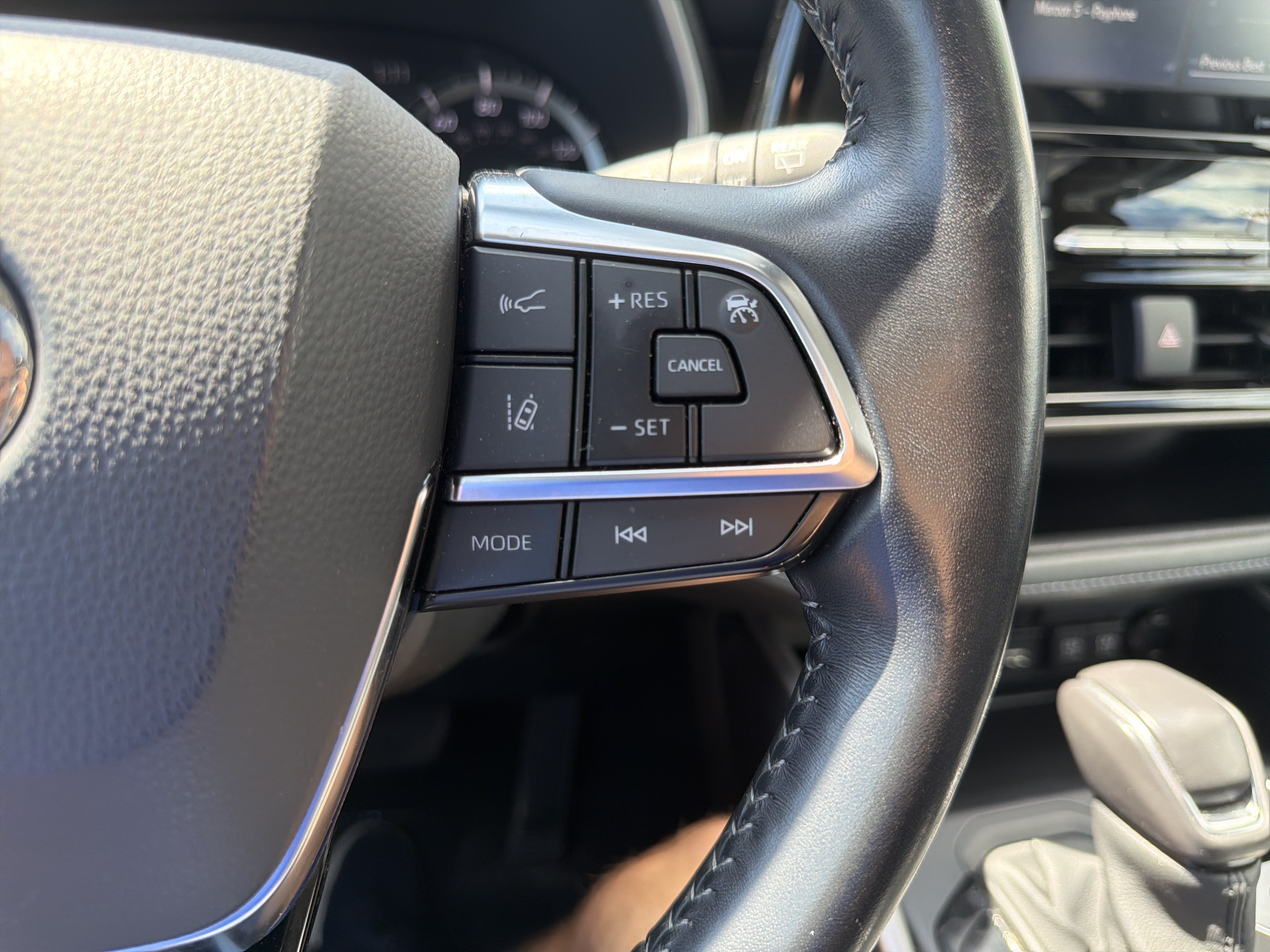 Used 2021 Toyota Highlander XLE AWD/4WD image 20