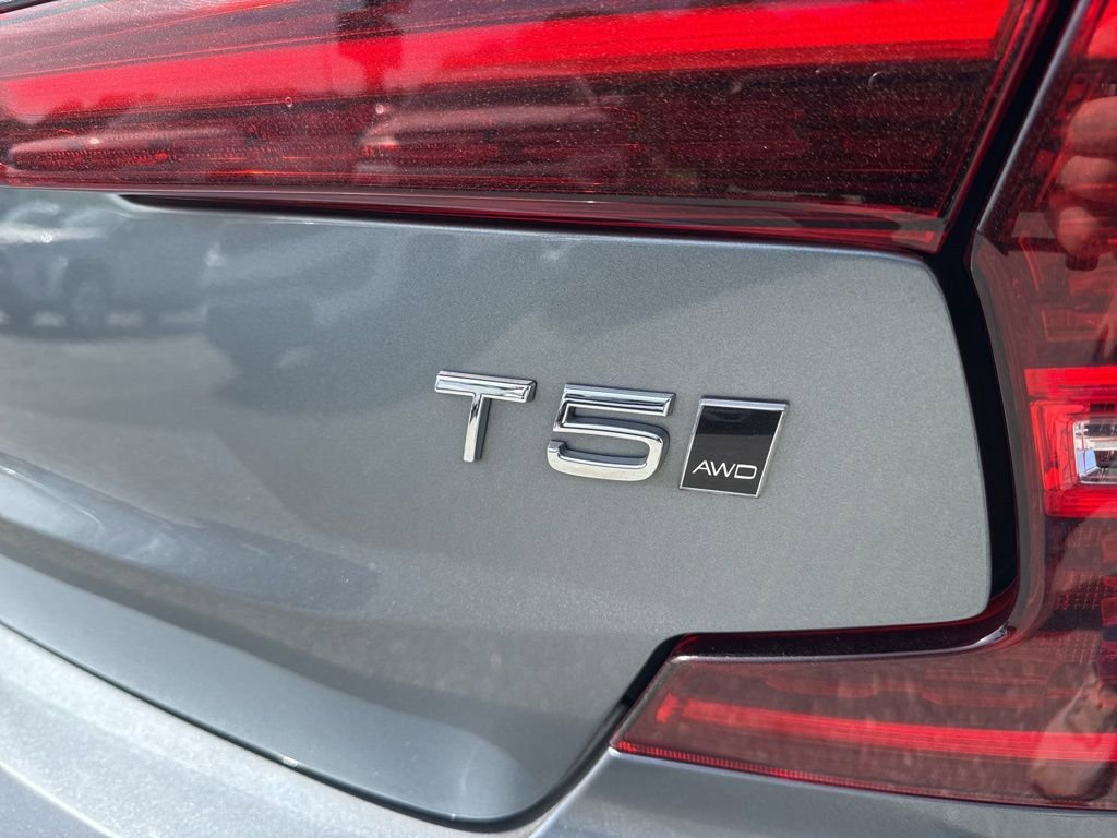 Used 2021 Volvo S60 T5 Momentum image 29