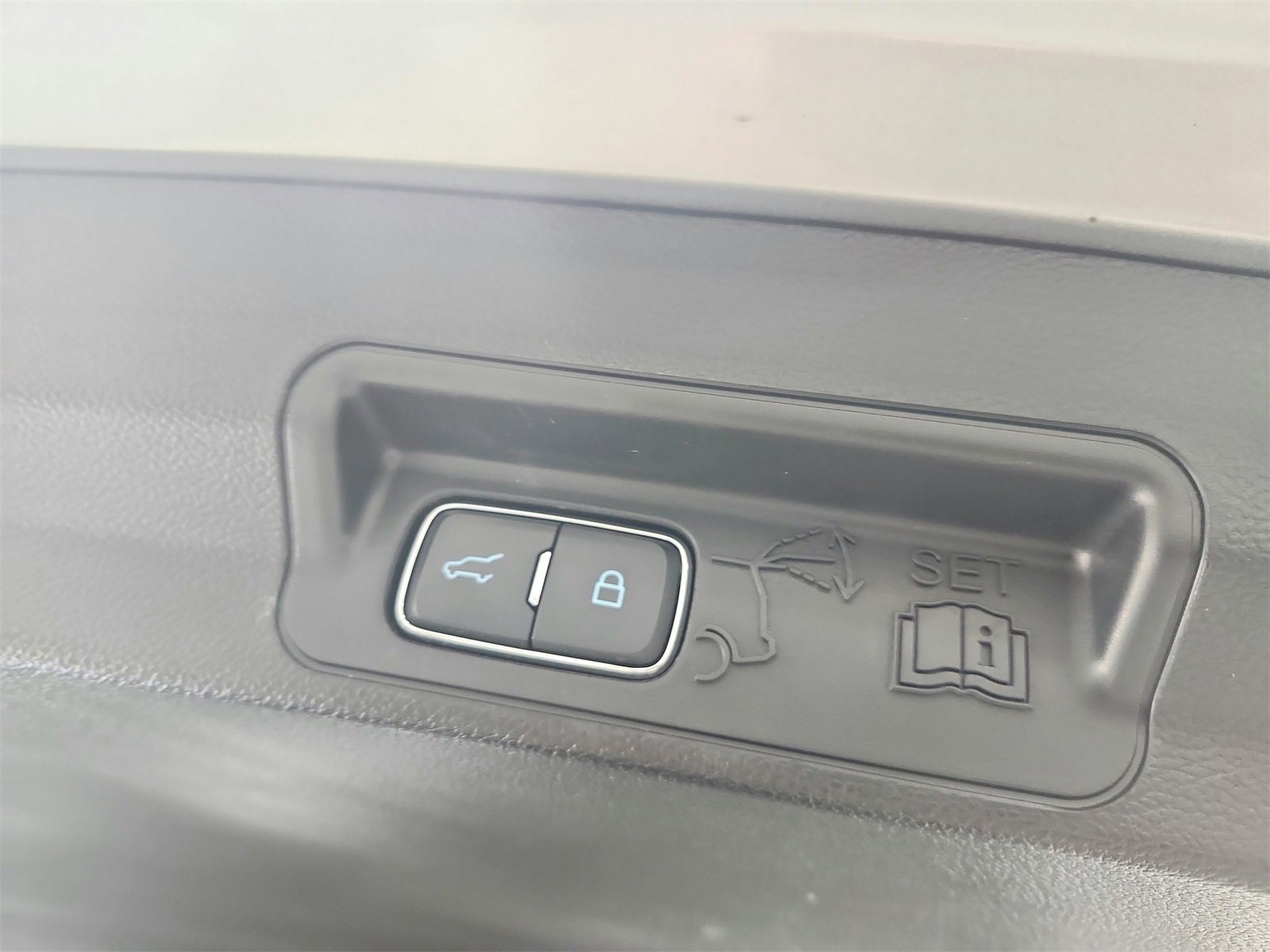 Used 2023 Ford Explorer Limited image 45