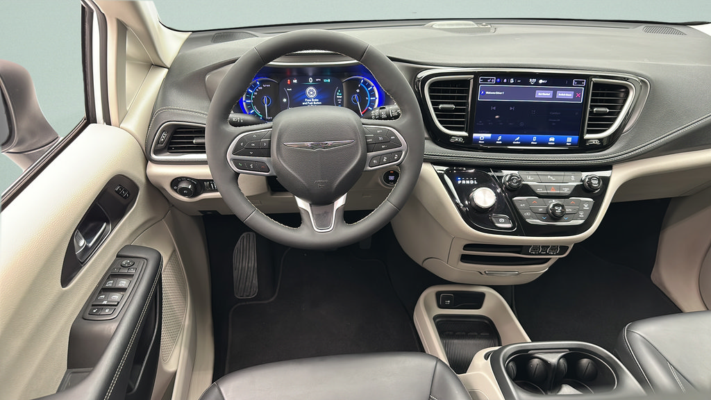 Used 2023 Chrysler Pacifica Touring-L FWD image 11