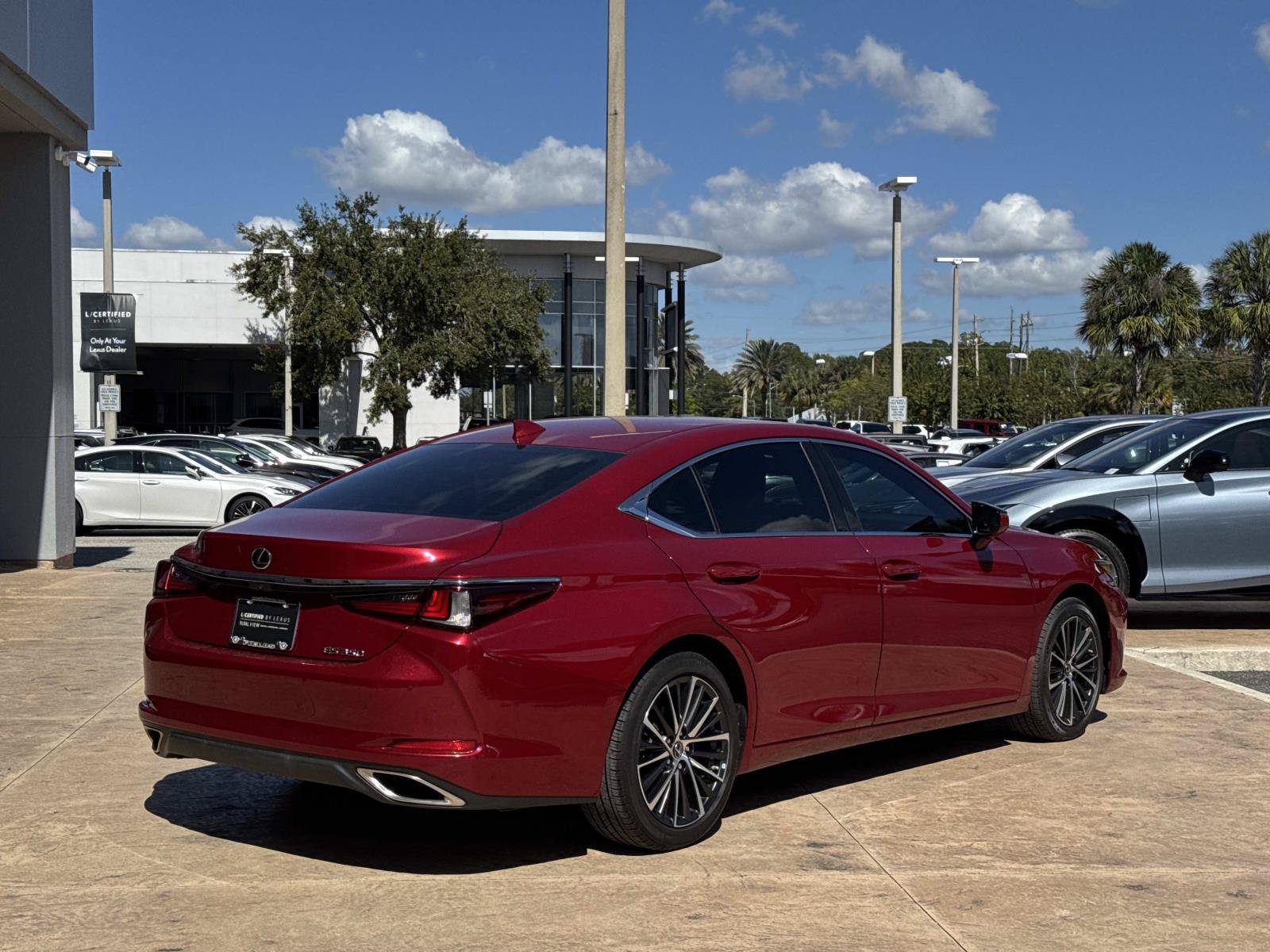 Used 2024 Lexus ES 350 w/ Premium Package FWD image 3