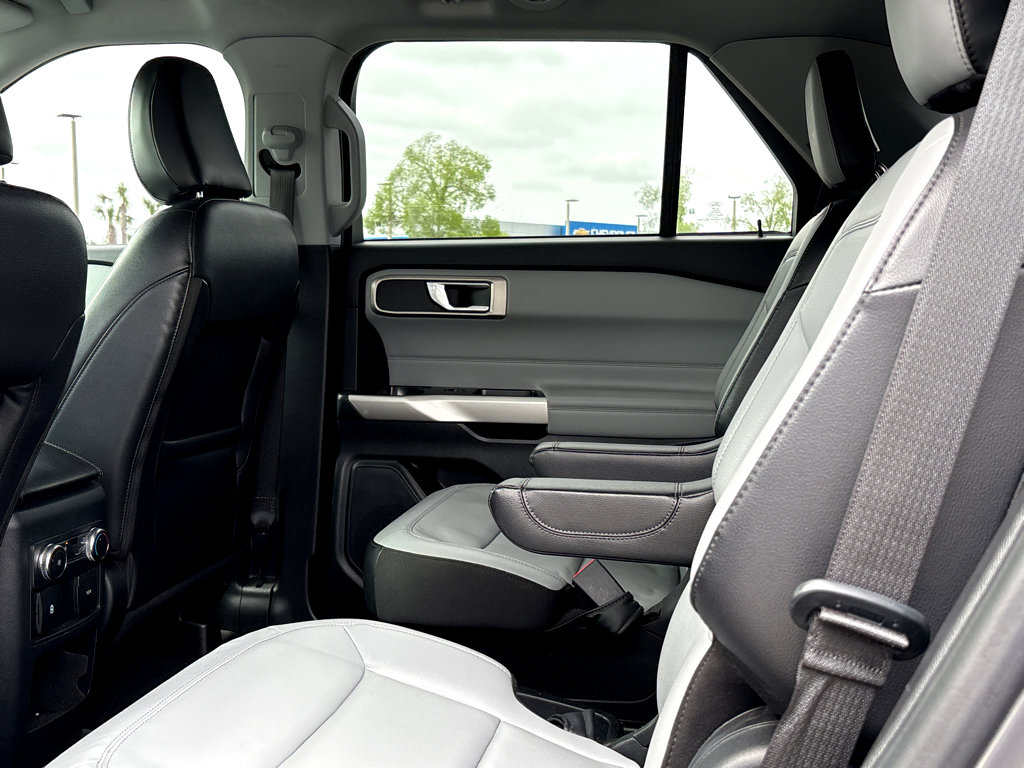 Used 2021 Ford Explorer XLT w/ Equipment Group 202A image 12