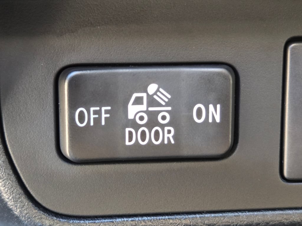 Used 2016 Toyota Tacoma Limited w/ Towing Package AWD/4WD image 19