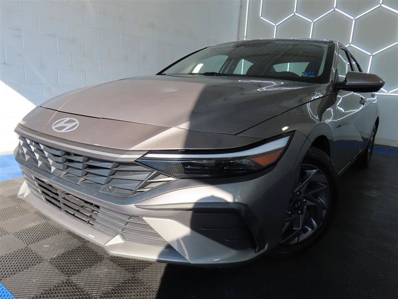 Used 2024 Hyundai Elantra SEL FWD image 1