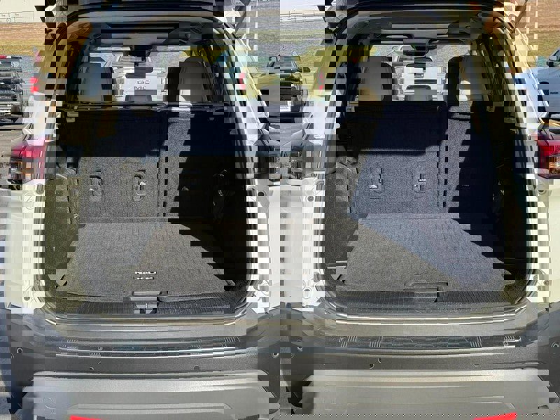 Used 2023 Nissan Rogue SV w/ SV Premium Package image 4