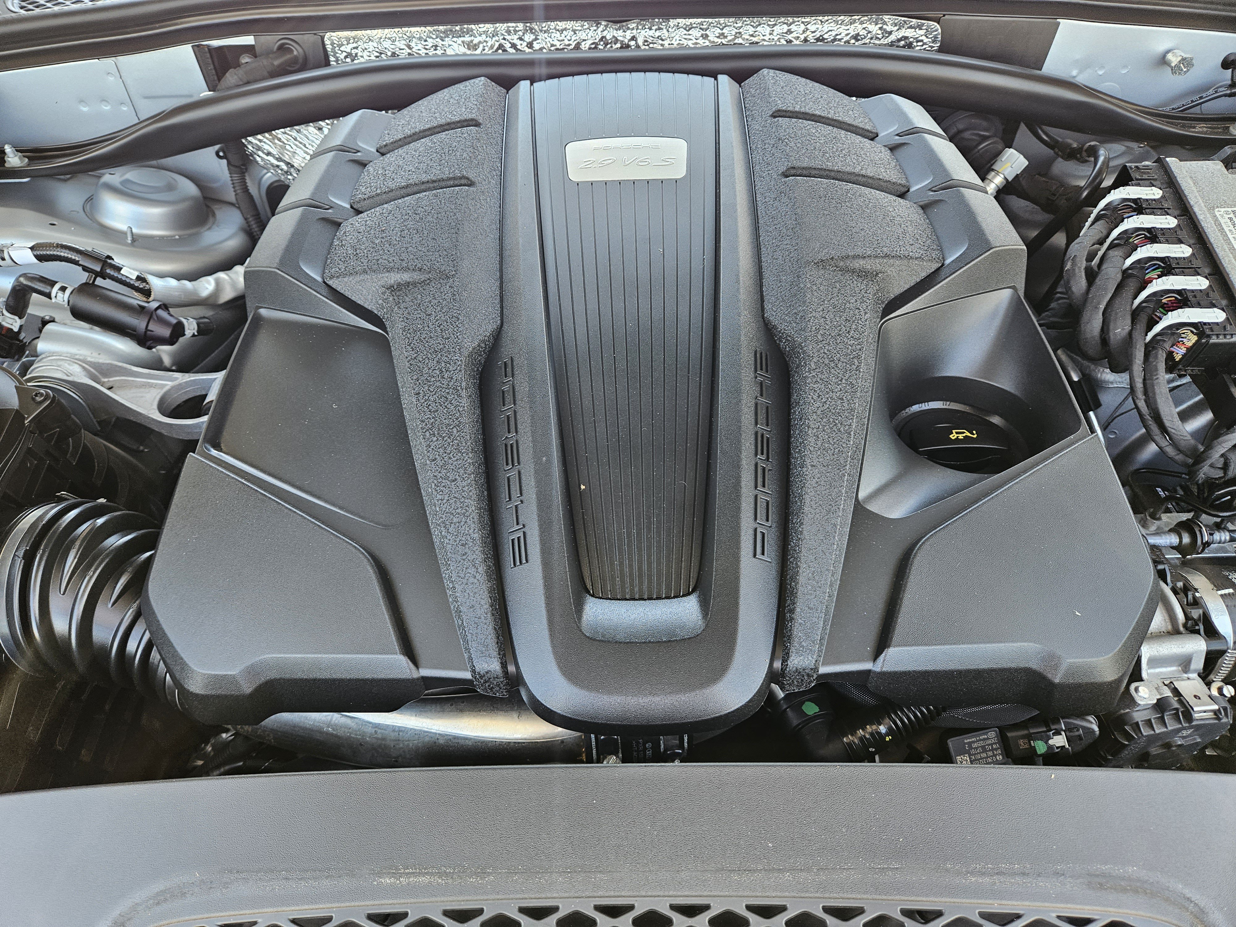 Certified 2024 Porsche Macan S AWD/4WD image 30