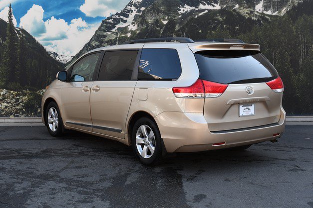 Used 2014 Toyota Sienna LE FWD image 9