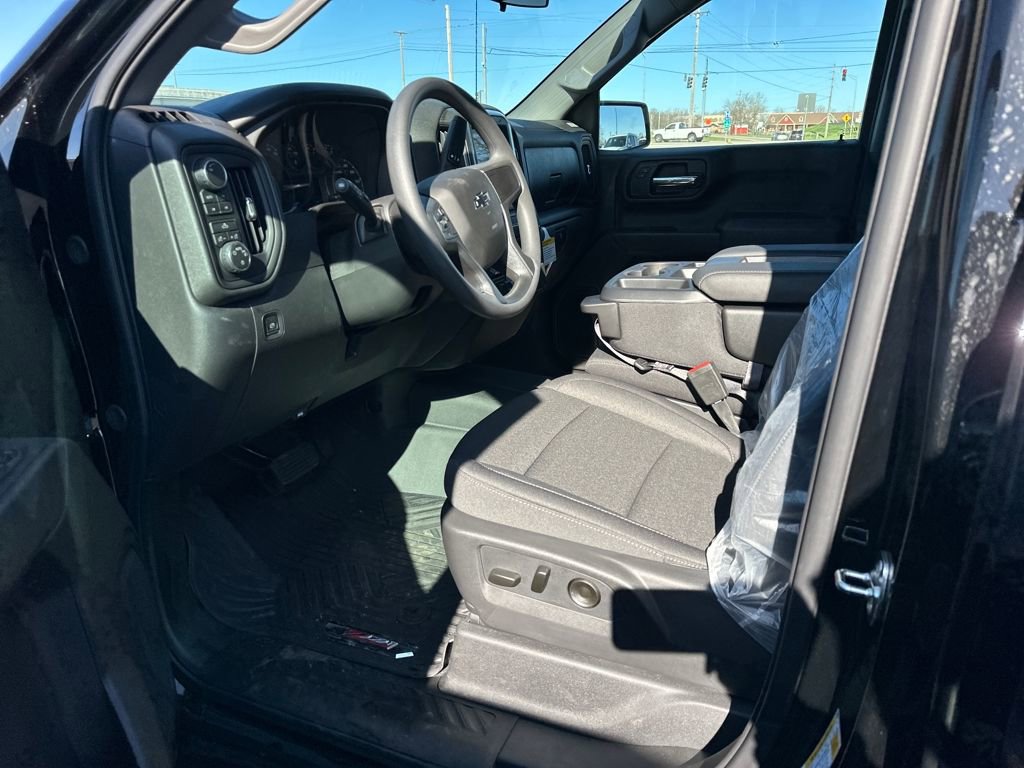 New 2026 Chevrolet Silverado 1500 Custom Trail Boss w/ Dark Appearance Package image 9