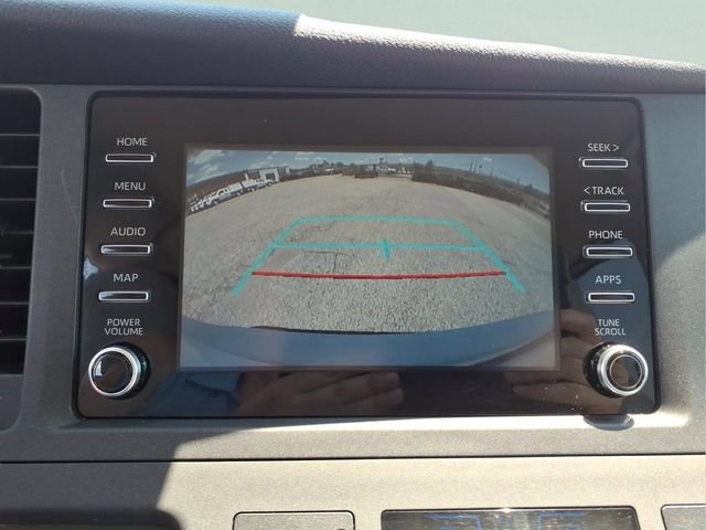 Used 2020 Toyota Sienna L FWD image 19