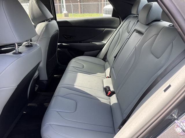 Used 2025 Hyundai Elantra Limited image 21
