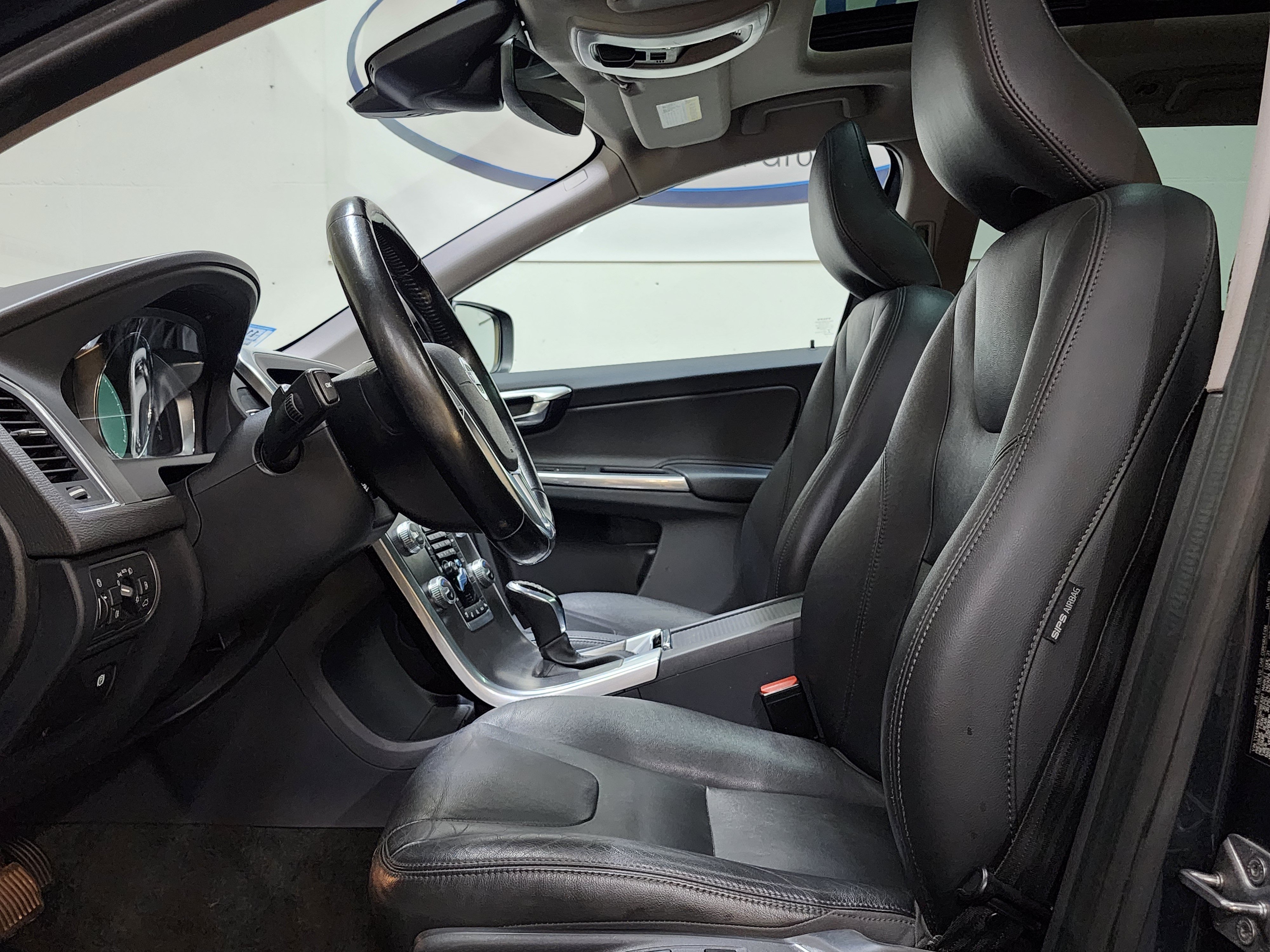 Used 2016 Volvo XC60 T6 w/ Climate Package AWD/4WD image 15