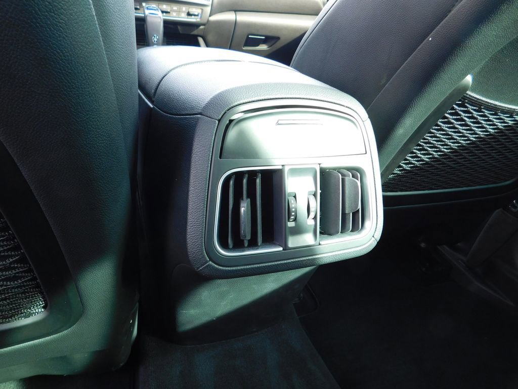 Used 2019 Maserati Levante image 13