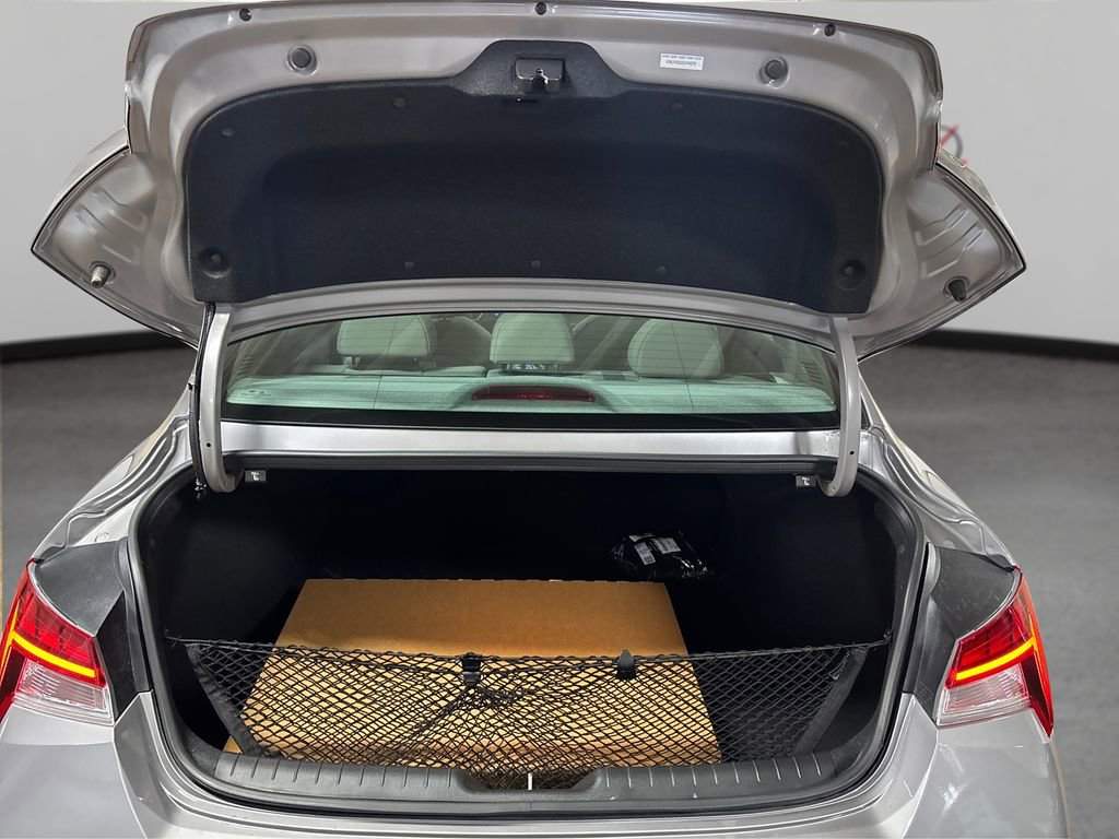 Certified 2025 Hyundai Elantra SEL image 11