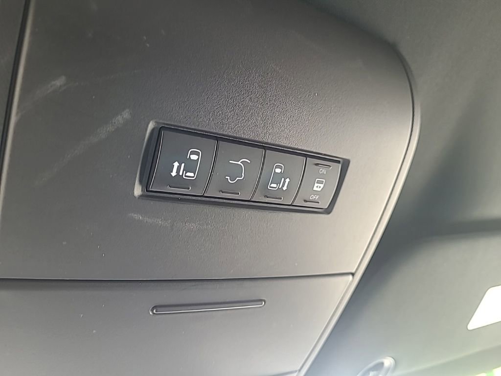 Used 2019 Dodge Grand Caravan SXT FWD image 28
