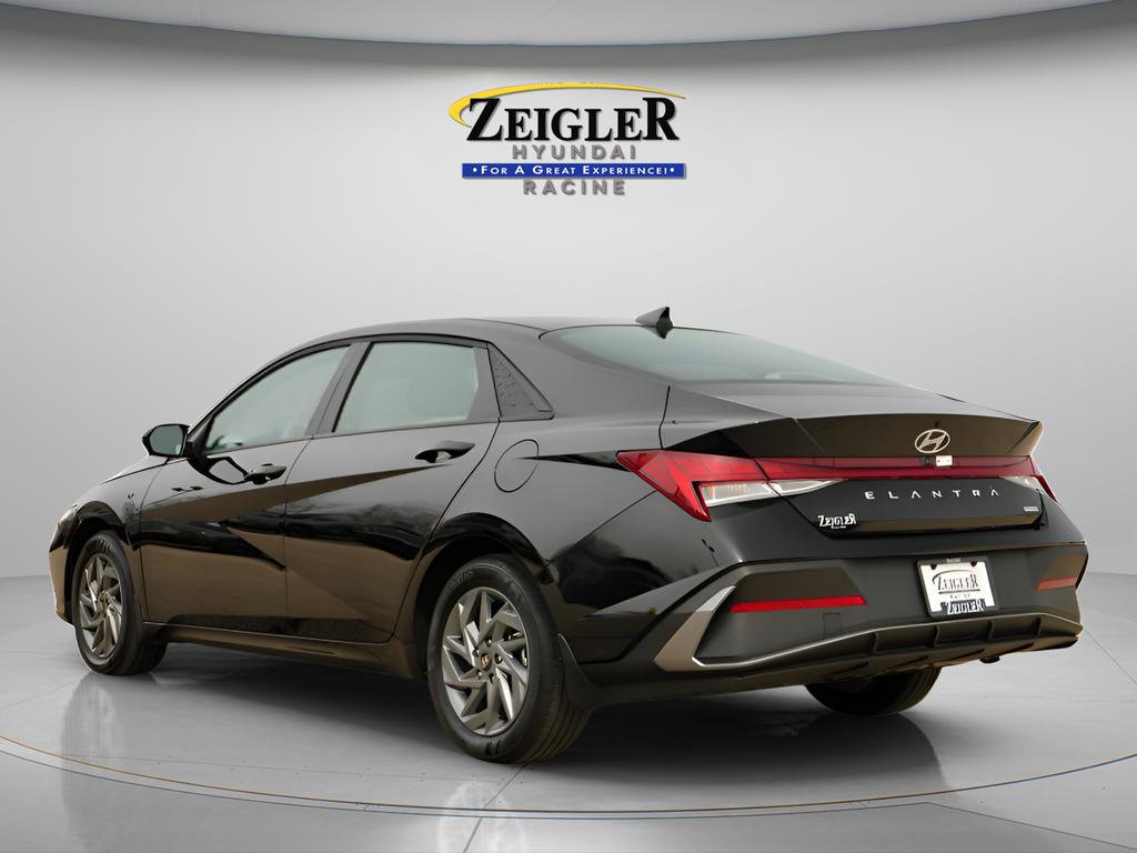 Certified 2025 Hyundai Elantra Blue FWD image 6