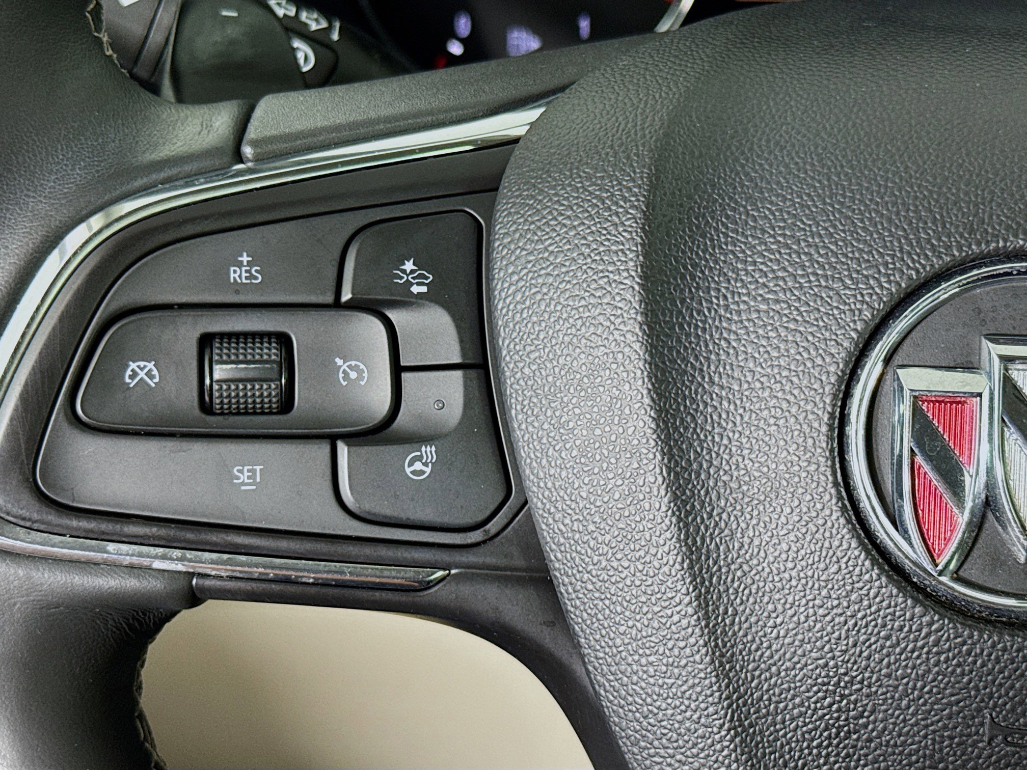 Used 2023 Buick Envision Avenir FWD image 13