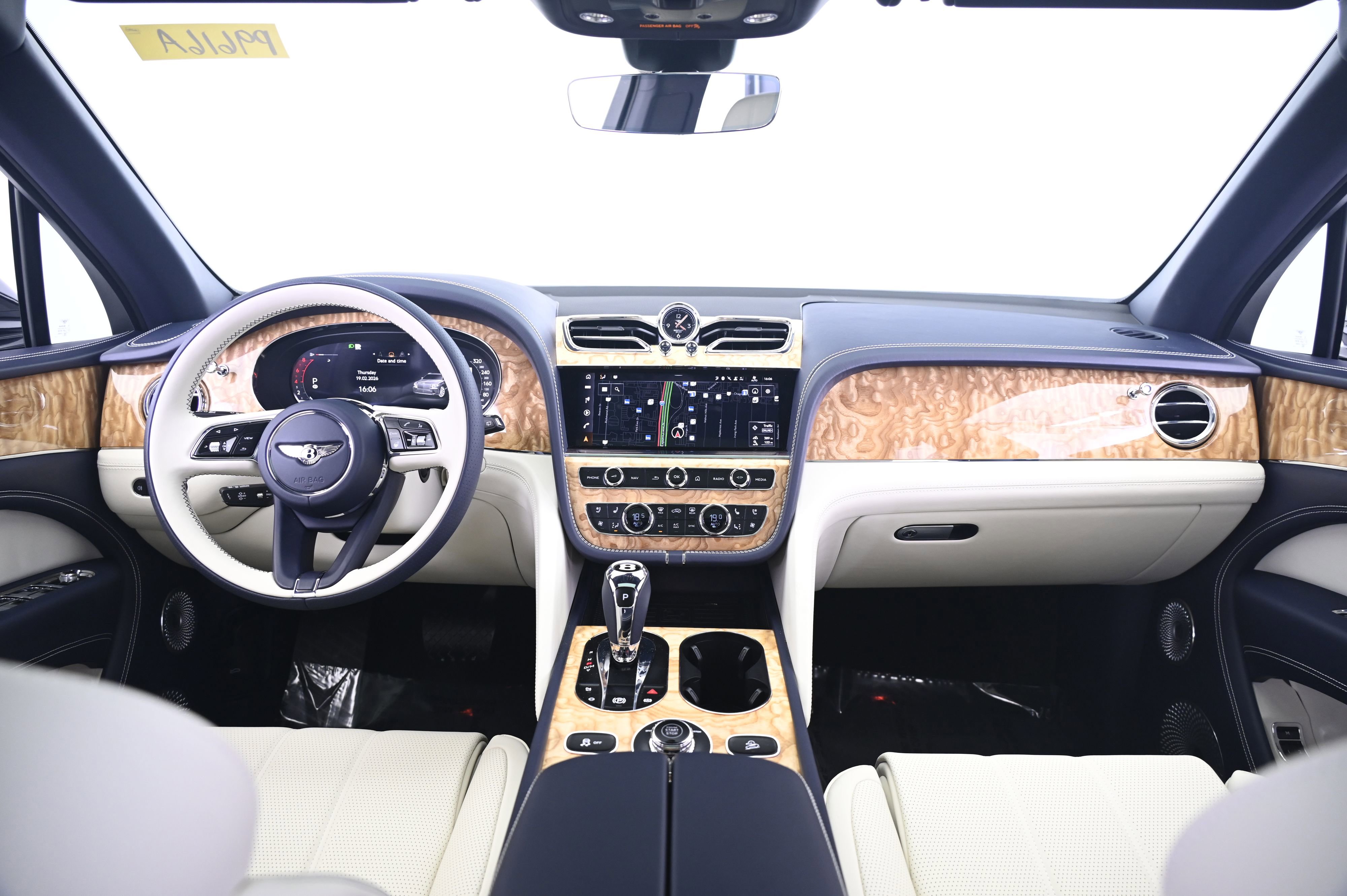 Used 2024 Bentley Bentayga Extended Wheelbase image 33