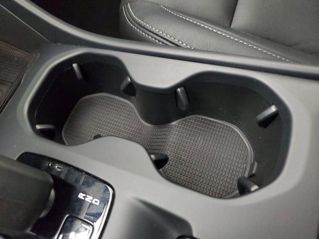 Certified 2025 Volvo XC40 B5 Core image 33