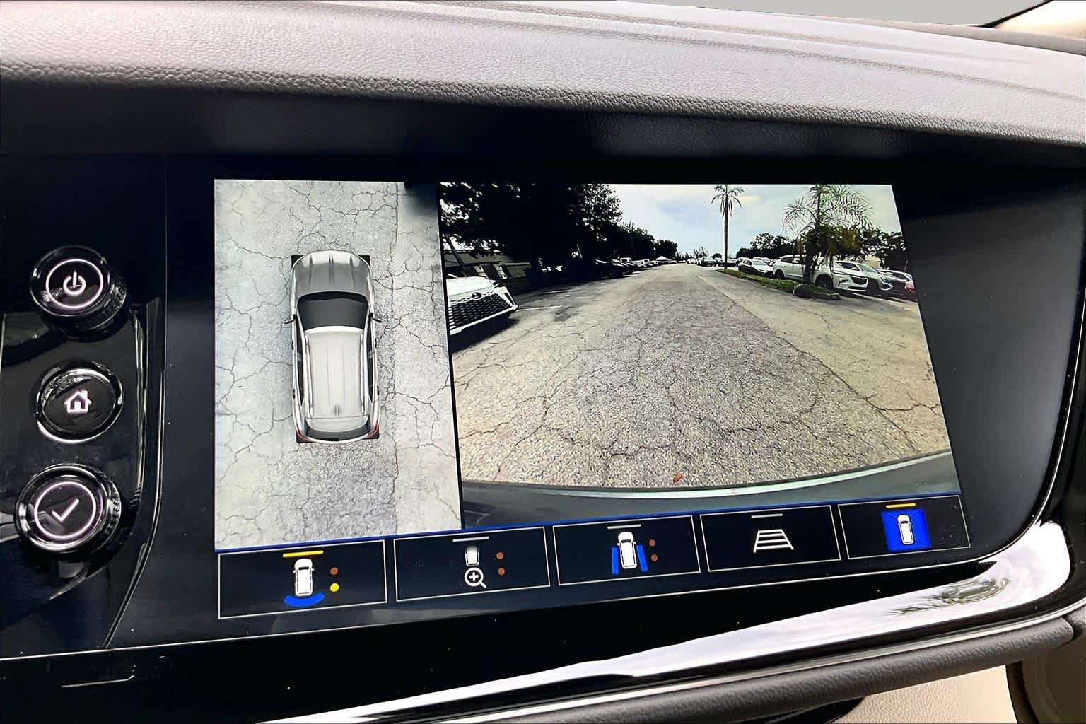 Used 2023 Buick Envision Avenir FWD image 25