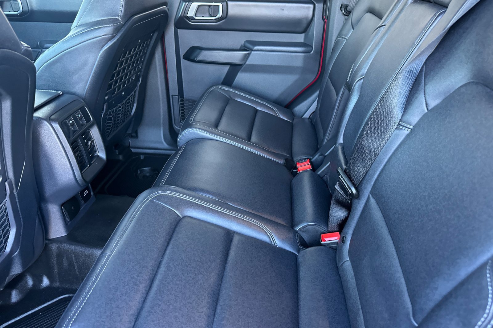 New 2025 Ford Bronco Badlands w/ Sasquatch Package image 12