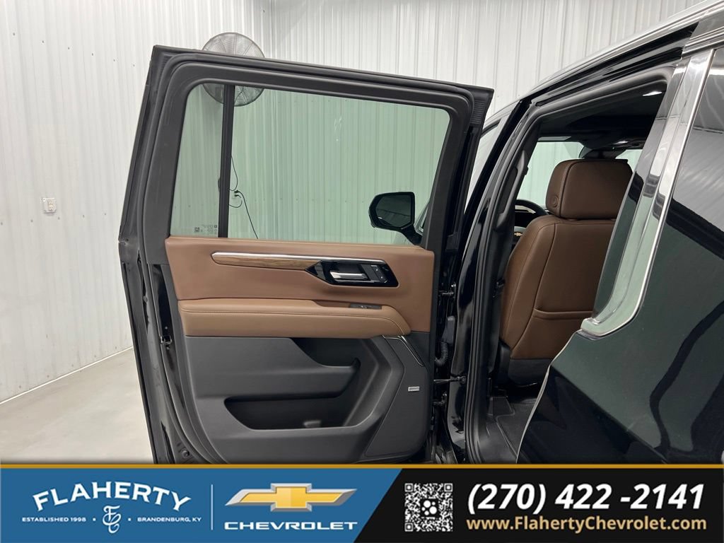 Used 2025 Chevrolet Suburban High Country AWD/4WD image 10
