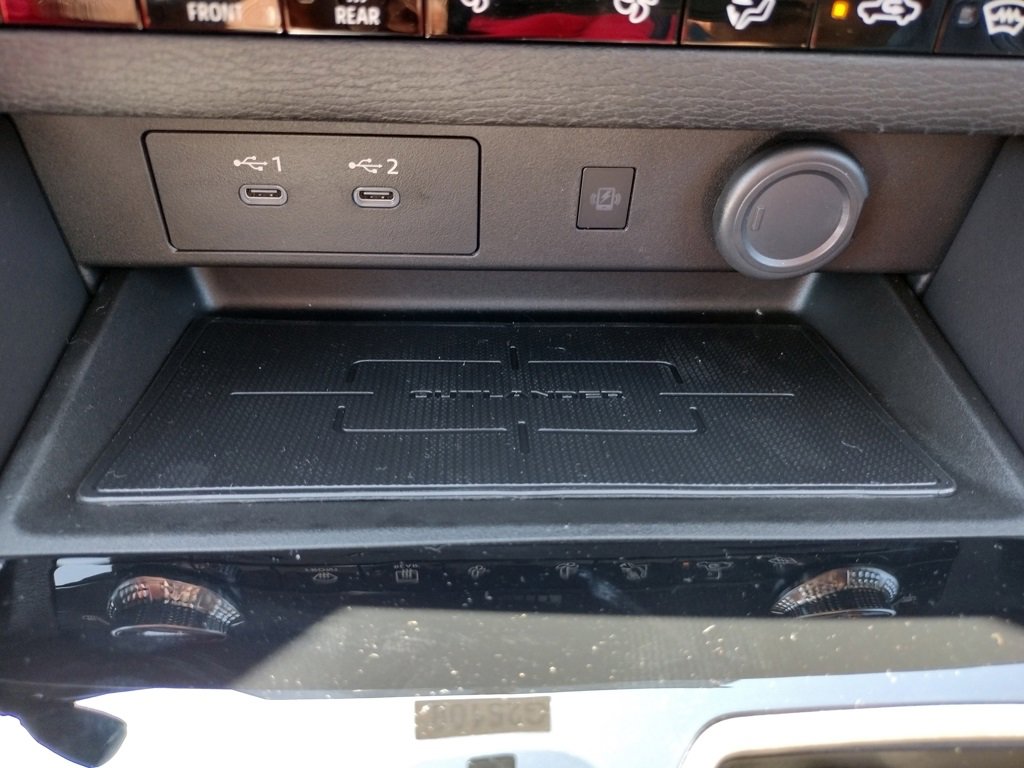 New 2025 Mitsubishi Outlander SE image 25