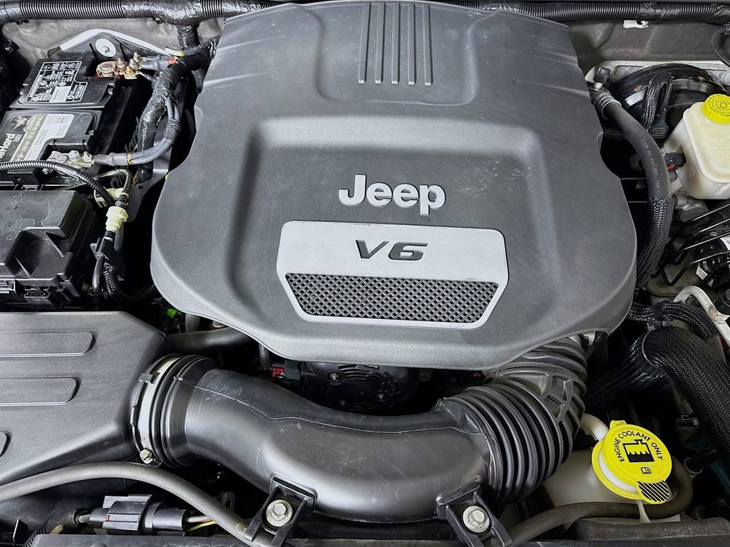 Used 2014 Jeep Wrangler Rubicon w/ Power Convenience Group image 32